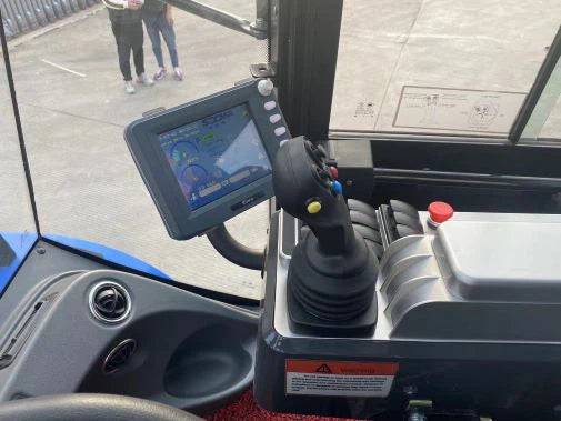 Empilhadeira elétrica SOCMA 13,5 t — distribuição Mininco — cabine do operador